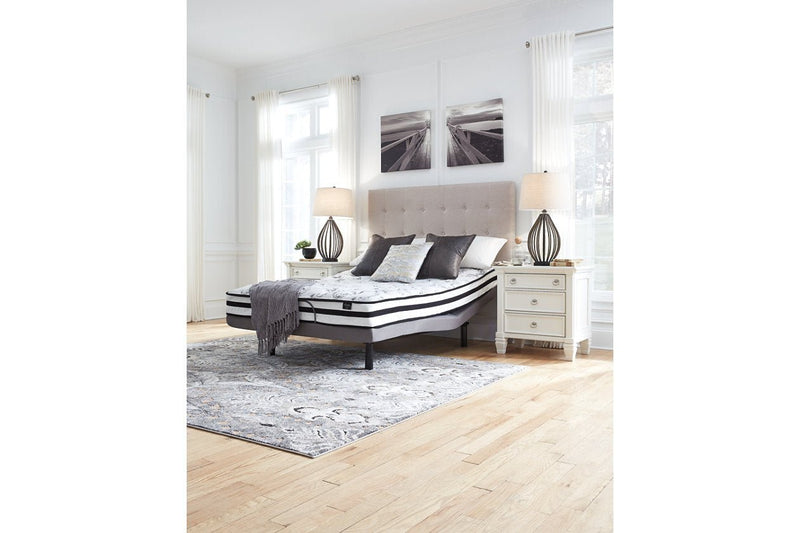 8 Inch Chime Innerspring White Queen Mattress in a Box - Lara FurnitureQueen Mattress