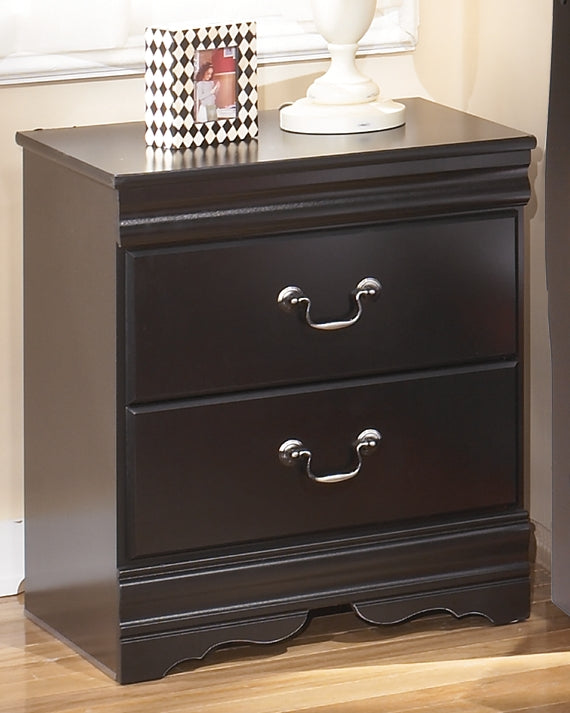 Huey Vineyard Black Queen Sleigh Bed and Nightstand from Ashley - Lara Furniture