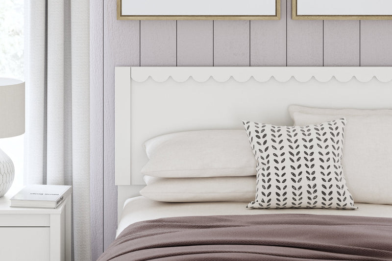 Hallityn White Full Panel Platform Bed from Ashley - Lara Furniture
