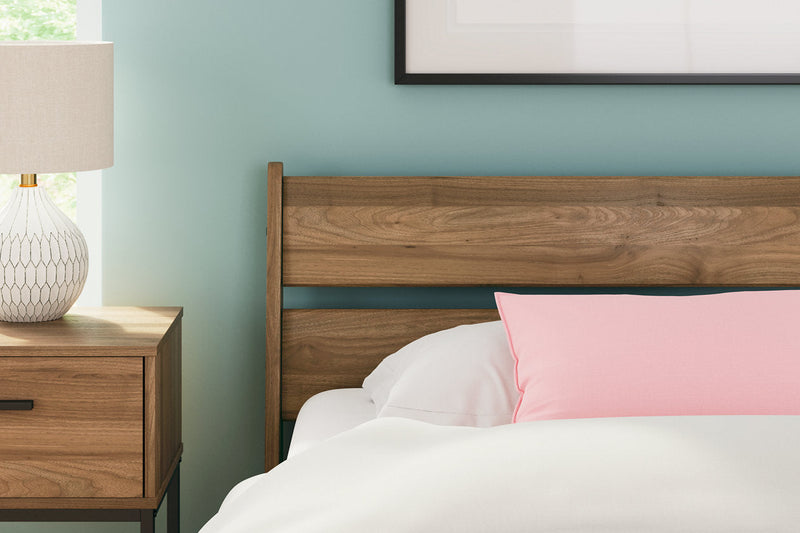 Deanlow Honey Youth Platform Bedroom Set from Ashley - Lara Furniture