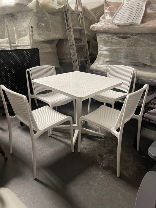 Polypropylene Table With 4 Chair
