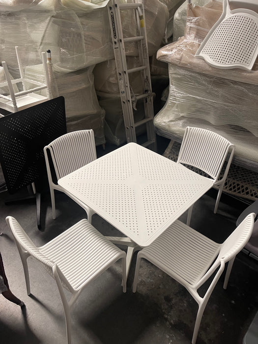 Polypropylene Table With 4 Chair