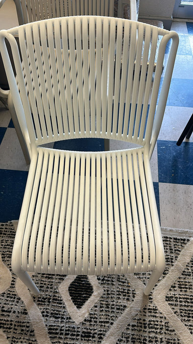 Polypropylene Table With 4 Chair