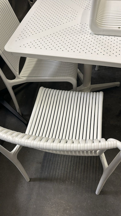 Polypropylene Table With 4 Chair