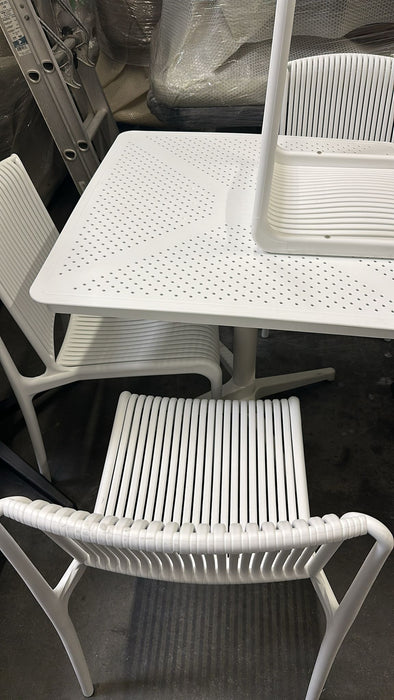 Polypropylene Table With 4 Chair