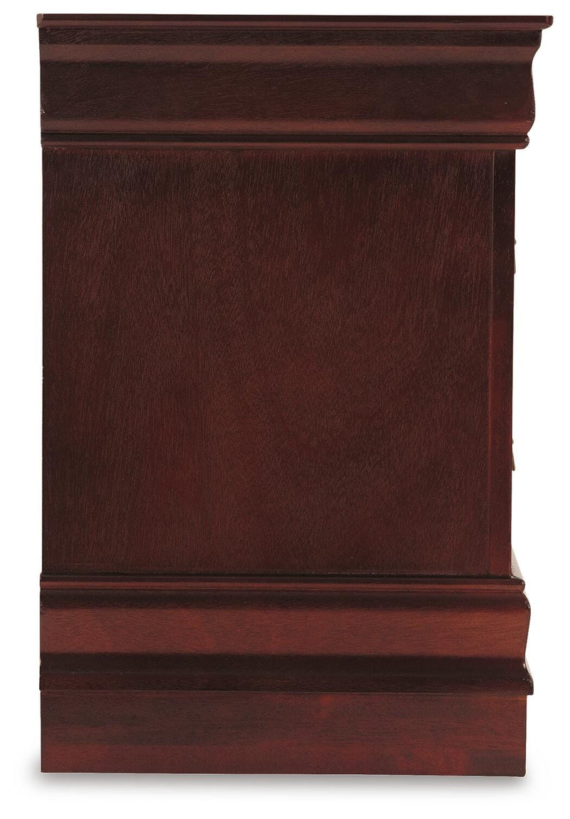 Alisdair Queen Sleigh Bed, Dresser and 2 Nightstands - B376B42