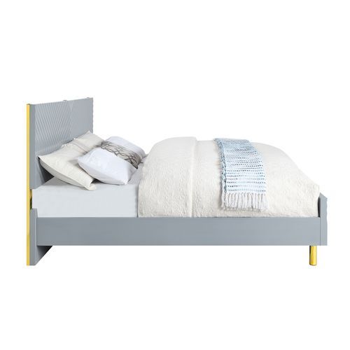 Gaines Eastern King Bed