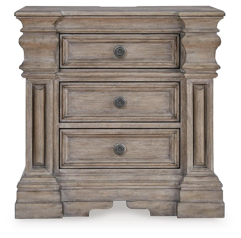 Blairhurst California King Panel Bed and 2 Nightstands in Light Grayish Brown - PKG017008