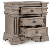 Blairhurst King Panel Bed and 2 Nightstands in Light Grayish Brown - PKG016999