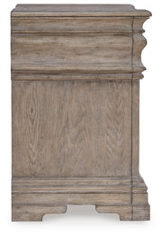 Blairhurst King Panel Bed, Chest and 2 Nightstands - B916B14