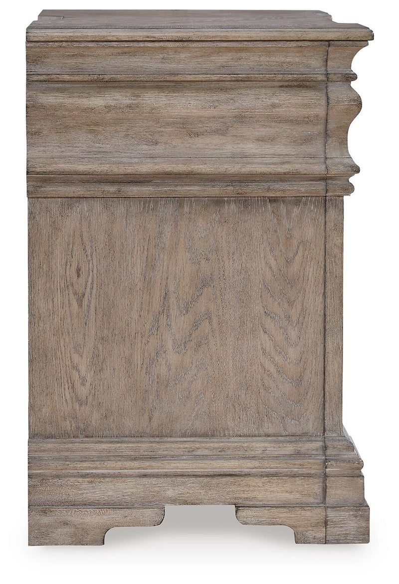 Blairhurst King Panel Bed, Dresser and 2 Nightstands in Light Grayish Brown - PKG016998
