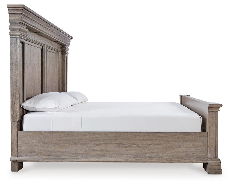 Blairhurst King Panel Bed, Dresser and 2 Nightstands in Light Grayish Brown - PKG016998
