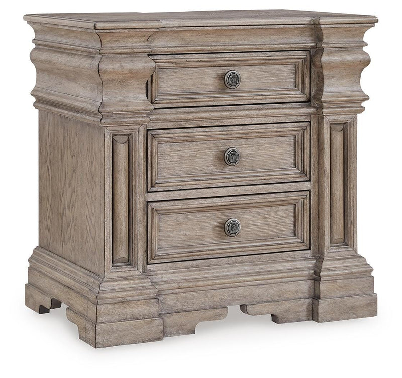 Blairhurst Queen Panel Bed, Dresser, Mirror, 2 Chests and Nightstand - B916B12
