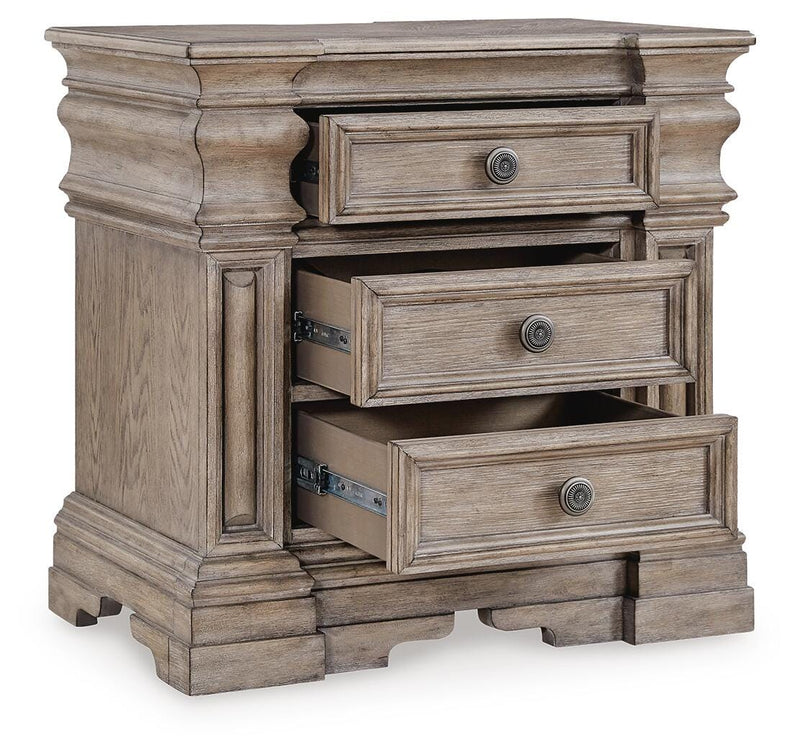 Blairhurst Queen Panel Bed, Dresser, Mirror, 2 Chests and Nightstand - B916B12