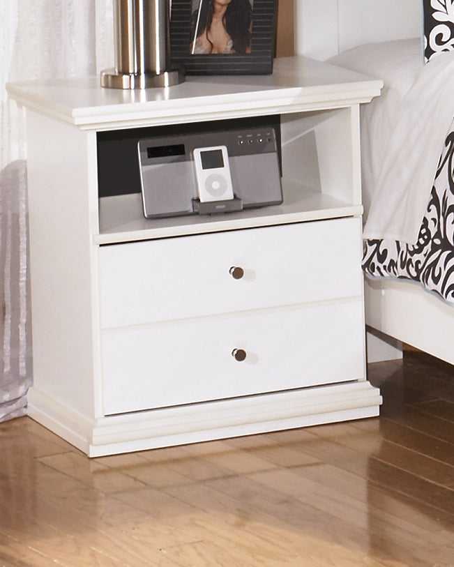 Bostwick Shoals King Panel Bed with Dresser and Nightstand in White from Ashley - Lara Furniture