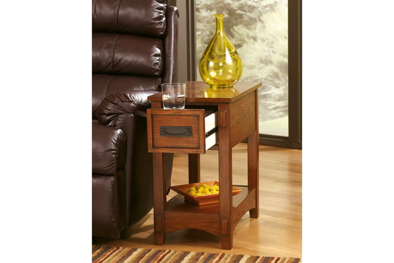 Breegin Brown Chairside End Table - Lara FurnitureEnd Table Chair Side