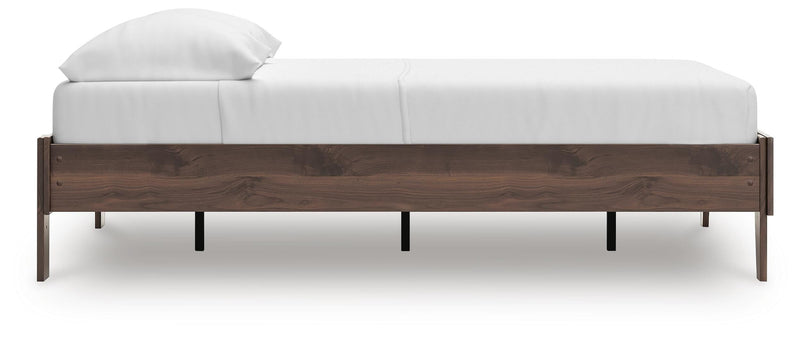 Calverson Full Platform Bed and Dresser in Mocha - PKG017834