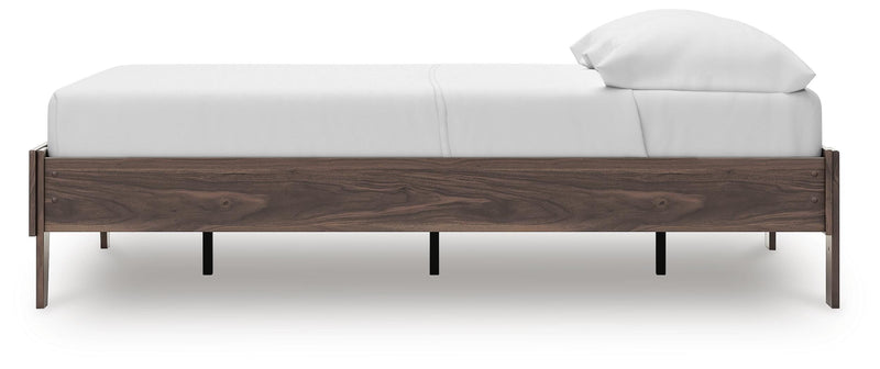 Calverson Full Platform Bed and Dresser in Mocha - PKG017834