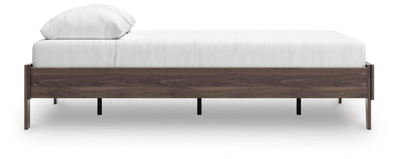 Calverson Queen Platform Bed, Dresser and 2 Nightstands in Mocha - PKG017855
