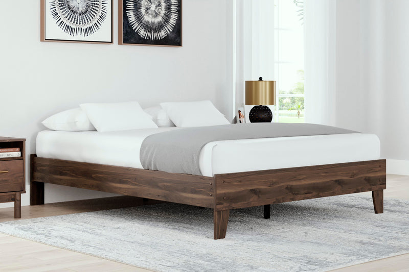Calverson Queen Platform Bed, Dresser and Chest in Mocha - PKG017852