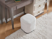 Carmen Bedroom (Queen Frame With Headboard & Dresser With Mirror & Ottoman & 2 Nightstand) - 200-ELIF-CAR-A521-QBED-SET
