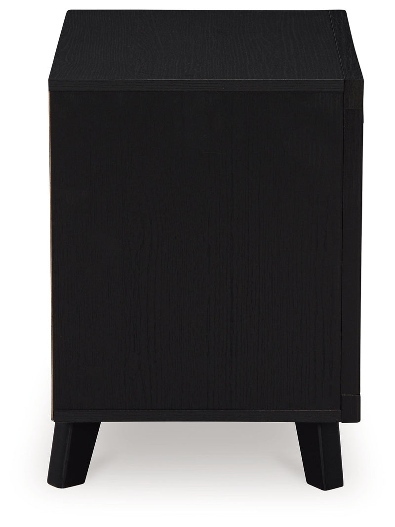 Danziar Queen Panel Bed with Mirrored Dresser and Nightstand in Black - PKG015892