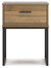 Deanlow Full Panel Headboard with Dresser and 2 Nightstands in Honey - PKG017178