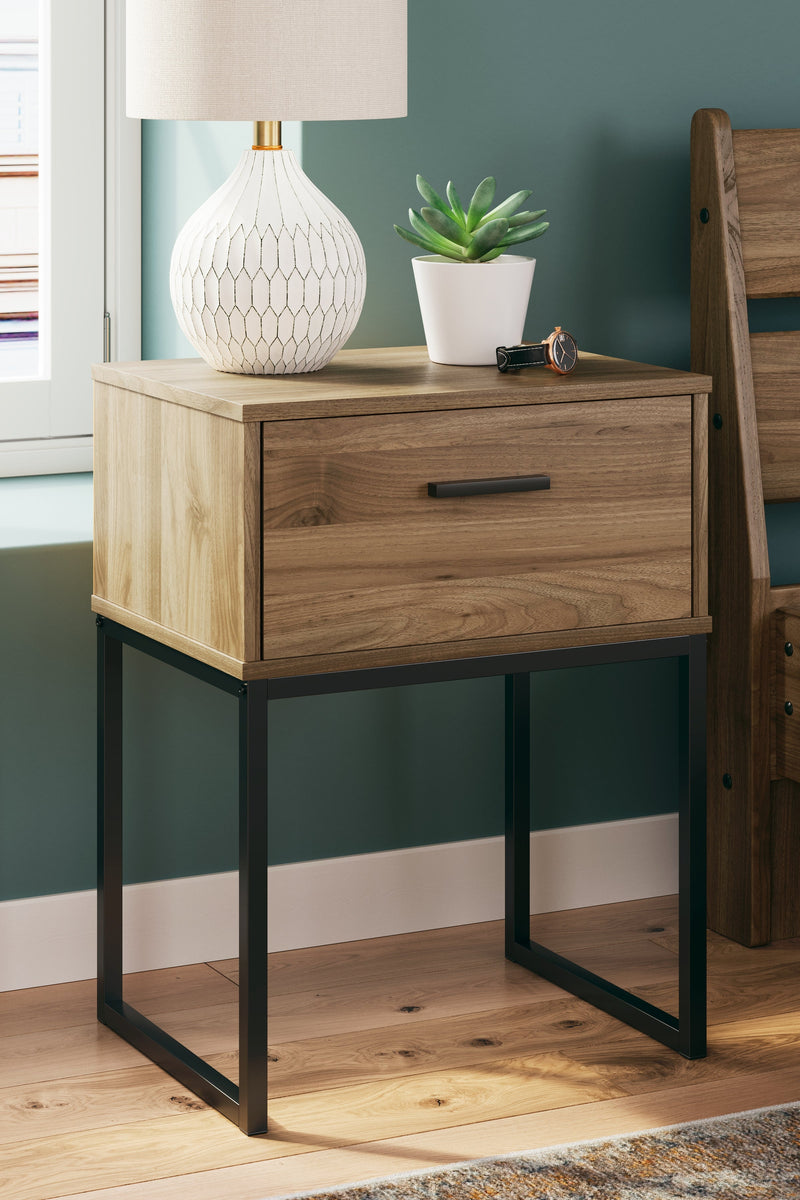 Deanlow Full Panel Headboard with Dresser, Chest and 2 Nightstands in Honey - PKG017180