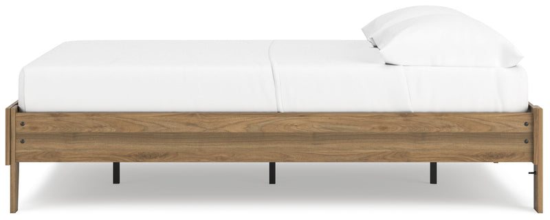 Deanlow Full Platform Bed with Dresser and Chest in Honey - PKG017196