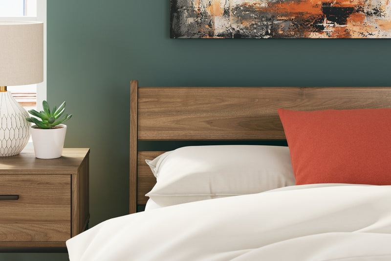 Deanlow Full Platform Panel Bed with 2 Nightstands in Honey - PKG017207