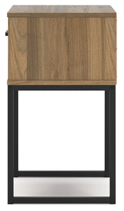 Deanlow Full Platform Panel Bed with Dresser, Chest and 2 Nightstands in Honey - PKG017208