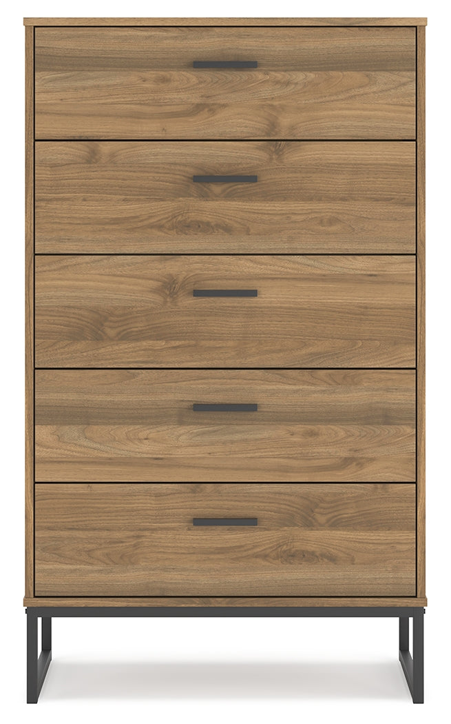 Deanlow Queen Platform Bed with Dresser and Chest in Honey - PKG017273