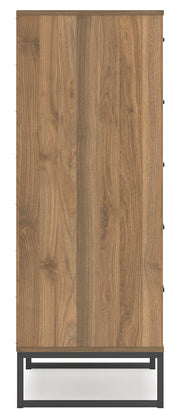 Deanlow Queen Platform Bed with Dresser and Chest in Honey - PKG017273