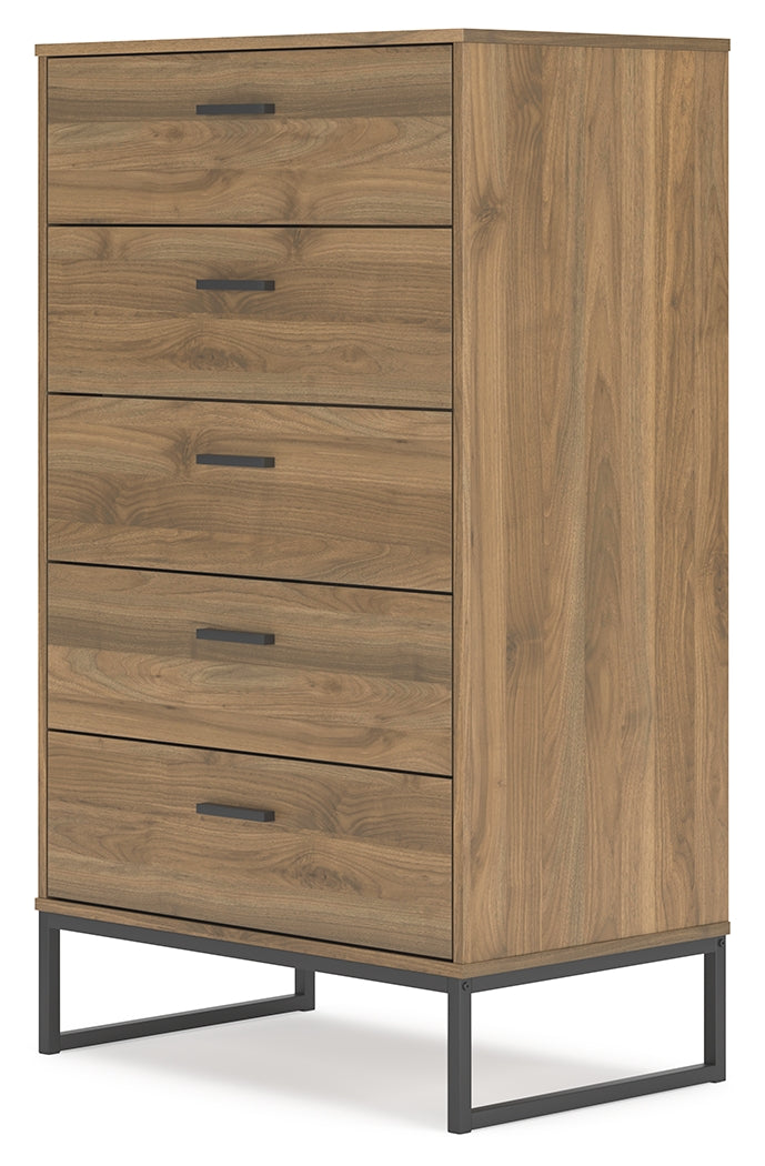 Deanlow Queen Platform Bed with Dresser, Chest and 2 Nightstands in Honey - PKG017271