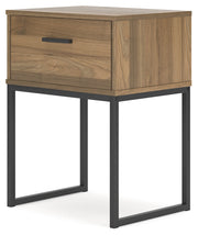 Deanlow Twin Panel Headboard with Dresser, Chest and Nightstand in Honey - PKG017176