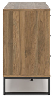 Deanlow Twin Platform Bed with Dresser in Honey - PKG017184