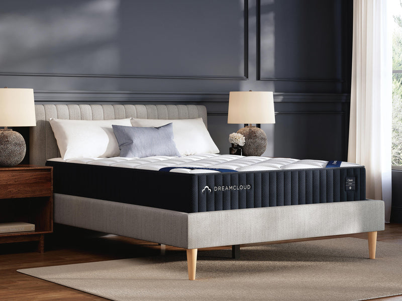 DreamCloud Classic Hybrid White King Mattress - M13541