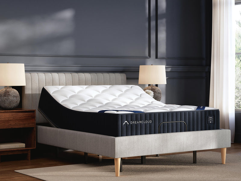 DreamCloud Classic Hybrid White Queen Mattress - M13531