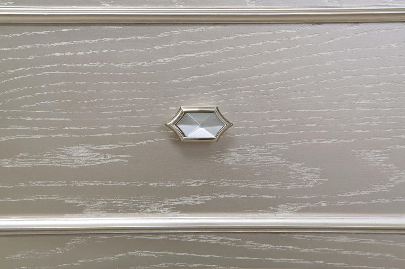 Evangeline 6-drawer Bedroom Chest Silver Oak - 223395