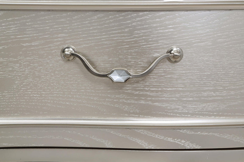 Evangeline 6-drawer Bedroom Chest Silver Oak - 223395