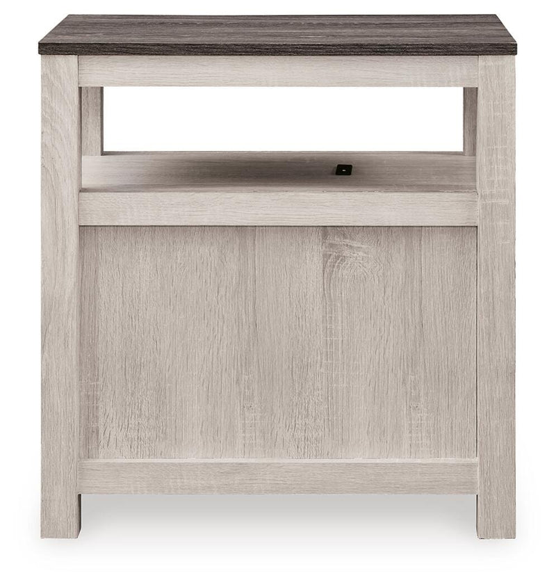 Fendenmore Brown Gray/Antique White Chairside End Table - T190-217