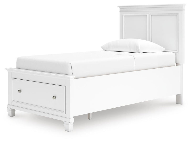 Fortman Twin Panel Storage Bed, Dresser and Nightstand in White - PKG023788