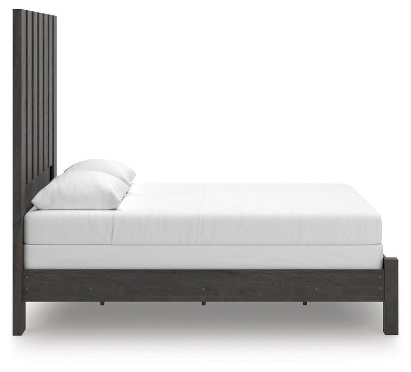 Fraluna Queen Panel Bed, Dresser and Nightstand in Charcoal - PKG021661