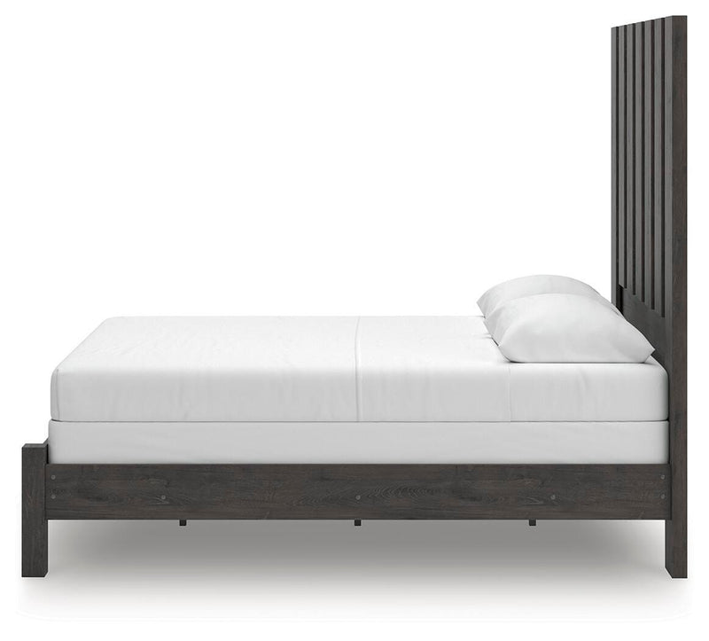 Fraluna Queen Panel Bed, Dresser and Nightstand in Charcoal - PKG021661