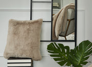 Gariland Pillow - Lara FurniturePillow