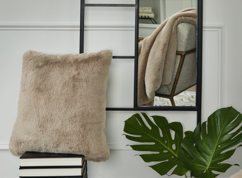 Gariland Pillow - Lara FurniturePillow