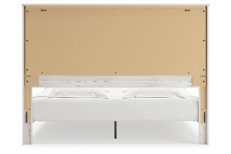 Gerridan White/Gray King Panel Bed - Lara FurnitureKing Bed