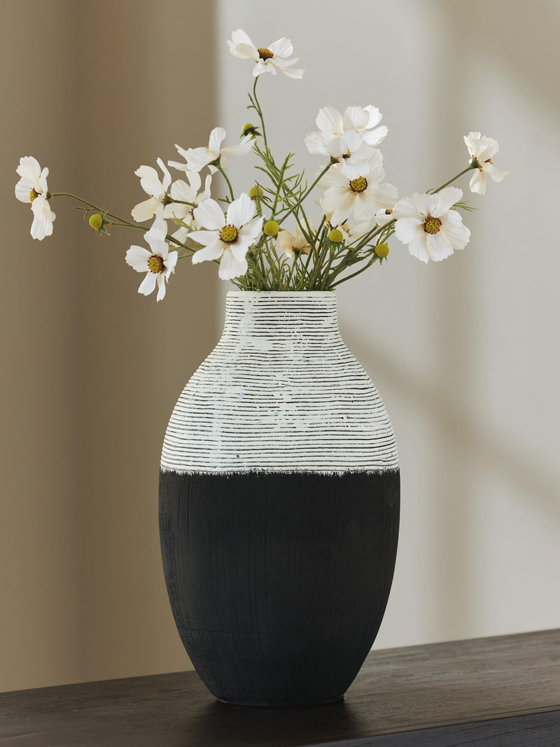 Girtha Antique White/Black Vase - A2000876