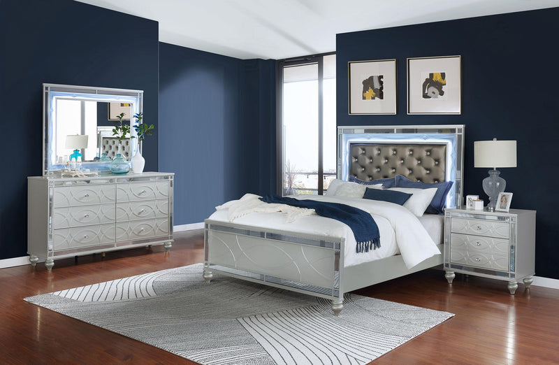 Gunnison 4-piece California King Bedroom Set Silver Metallic - 223211KW-S4