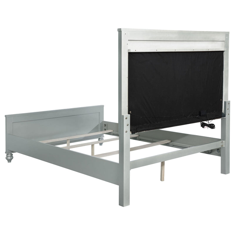 Gunnison 5-piece Eastern King Bedroom Set Silver Metallic - 223211KE-S5